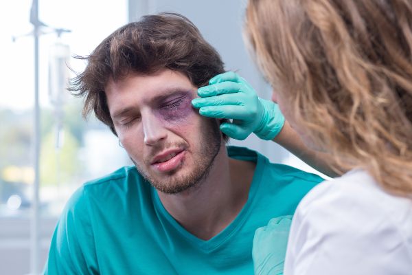 urgentna očesna stanja in topa poškodba očesa